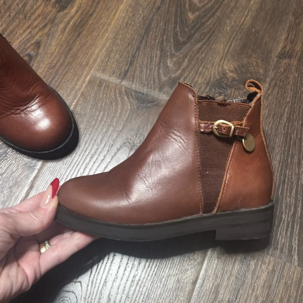 Zara girls Brown Leather Ankle Boots size 28/10